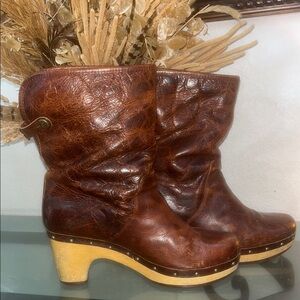 UGG Lynnea Leather Clog-Style Boots